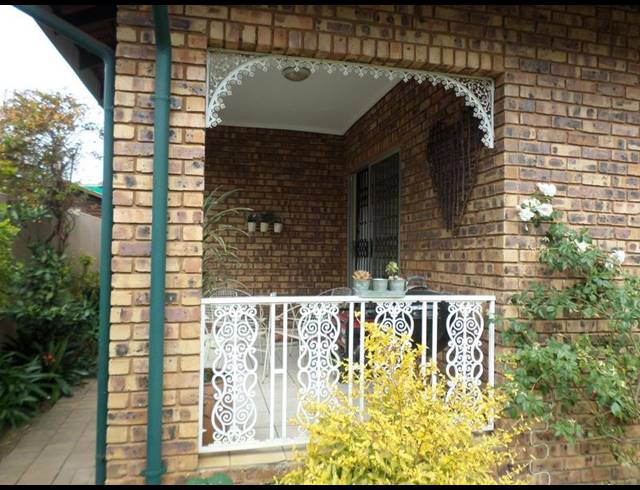 2 BEDROOM HOUSE FOR SALE IN LYDENBURG